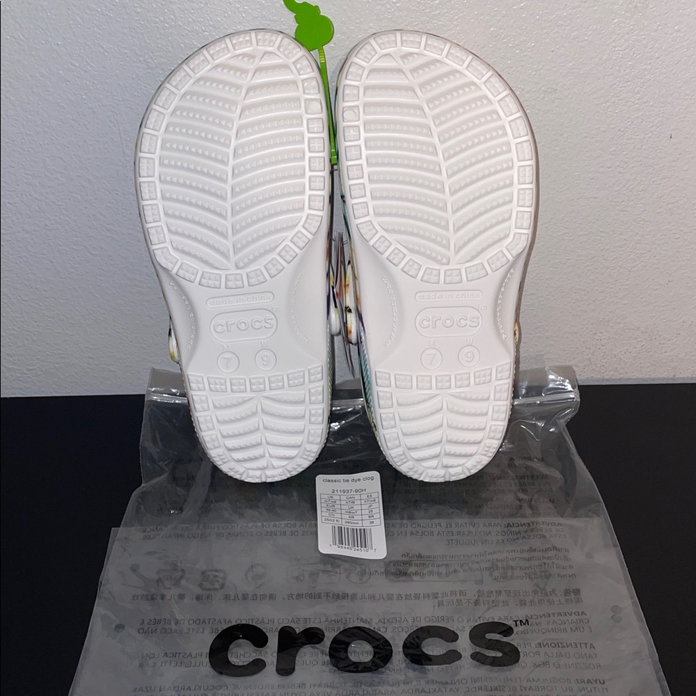 CROCS Classic Tie Dye Groovy Clog - Picture 7 of 11